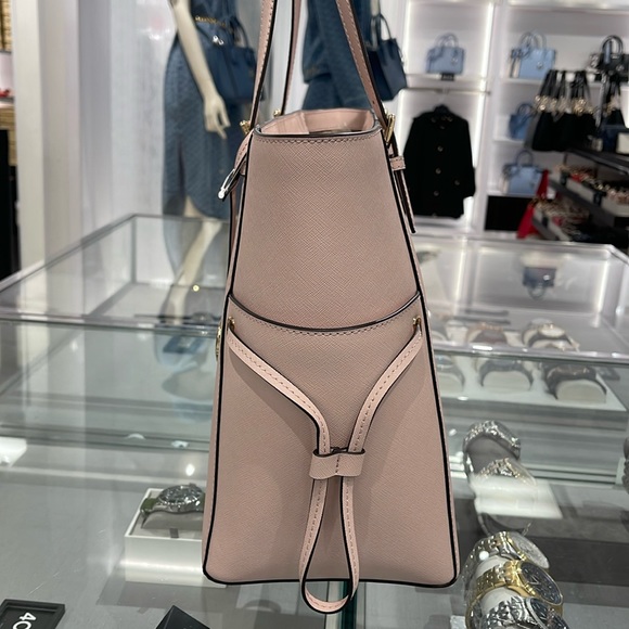 MICHAEL KORS 
Gilly Large Saffiano Leather Tote Shoulder Bag 
Powder Blush 
NWT - Picture 4 of 16